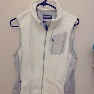 Eddie Bauer fleece vest in white
Size large, women's